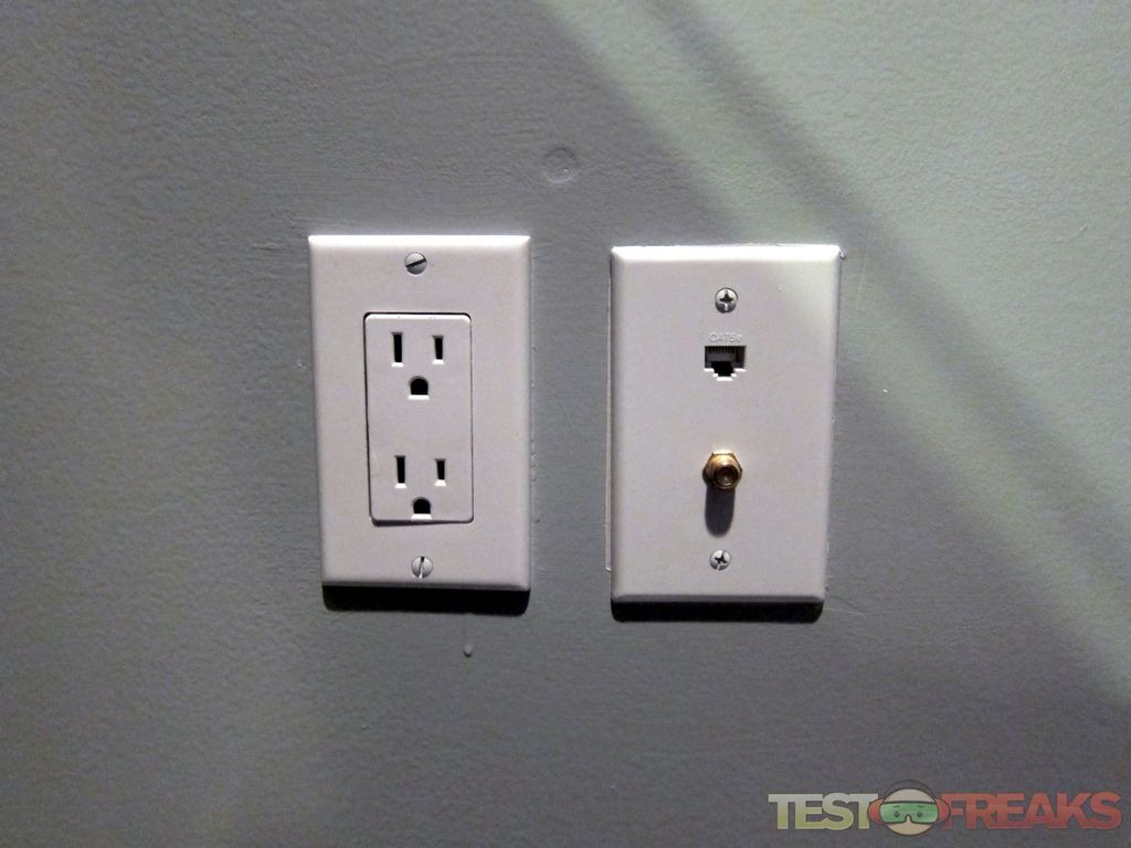 Review of Newer Technology Power2U AC/USB Wall Outlet ... ac fuse boxes 