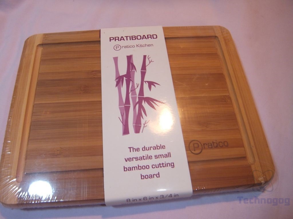 Pratico Kitchen Bamboo Cutting Board and Serving Tray with Juice Groov