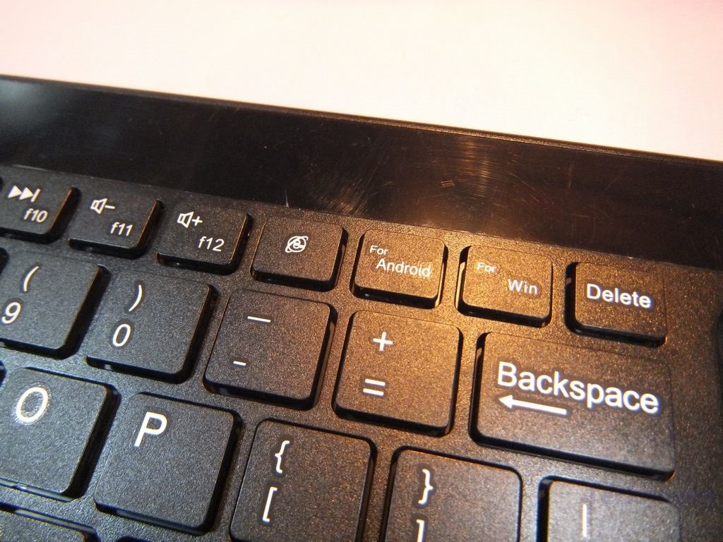 Review of 1byone Wireless Bluetooth Keyboard with Multi Touchpad
