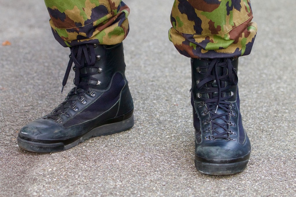 why-do-military-wear-boots-technogog